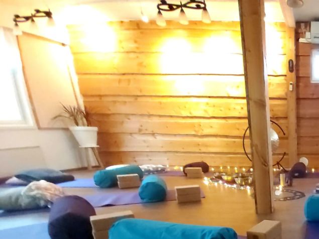 Pinja Sointu, Keijunkaula ja Sini Karttunen toteuttivat mahtavan hienon ja tunnelmaa täynnä olevan joogaretriitin. Jatkoa seuraa!